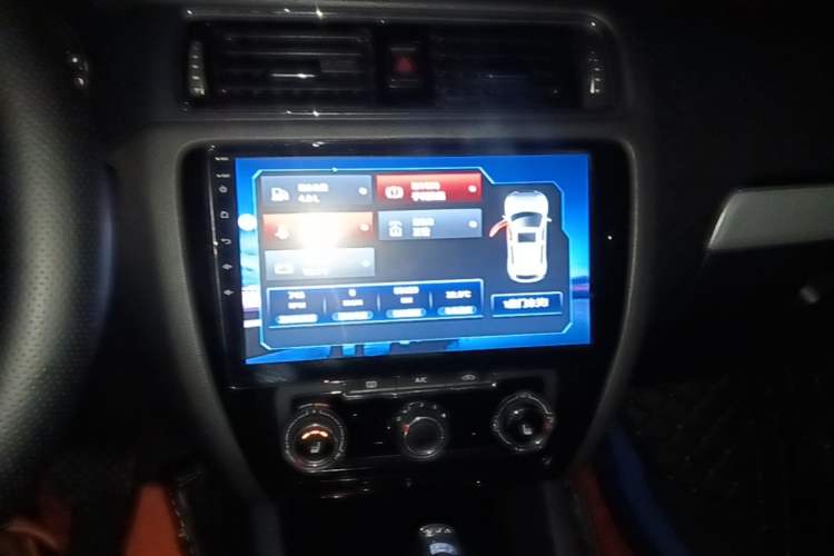 Used Volkswagen Sagitar 2018 180TSI DSG Prestige Edition Audio And AC Panel