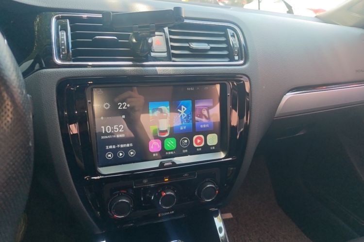 Used Volkswagen Sagitar 2018 1.6L Automatic Comfort Model Audio And AC Panel