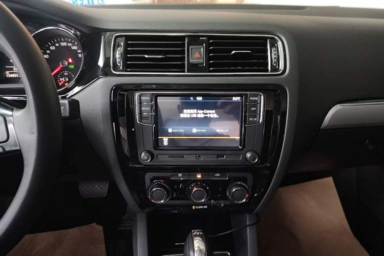 Used Volkswagen Sagitar 2018 280TSI DSG Comfort Model Audio And AC Panel