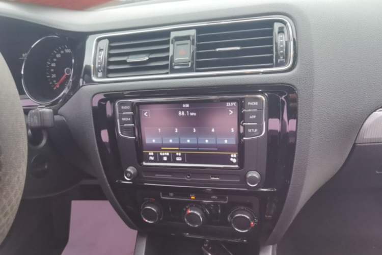 Used Volkswagen Sagitar 2018 280TSI DSG Ignite Edition Audio And AC Panel