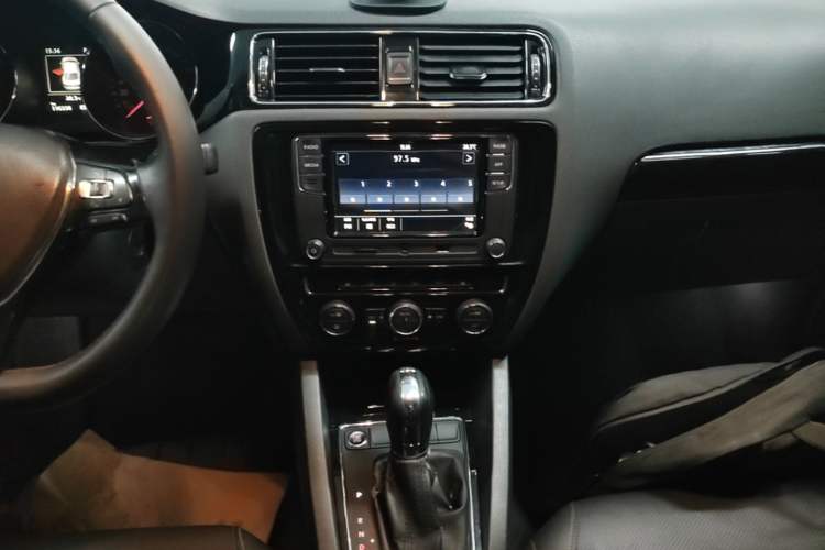 Used Volkswagen Sagitar 2018 280TSI DSG Luxury Model Audio And AC Panel