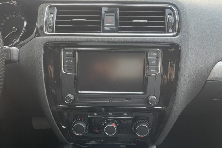 Used Volkswagen Sagitar 2018 280TSI DSG Ignite Edition Audio And AC Panel