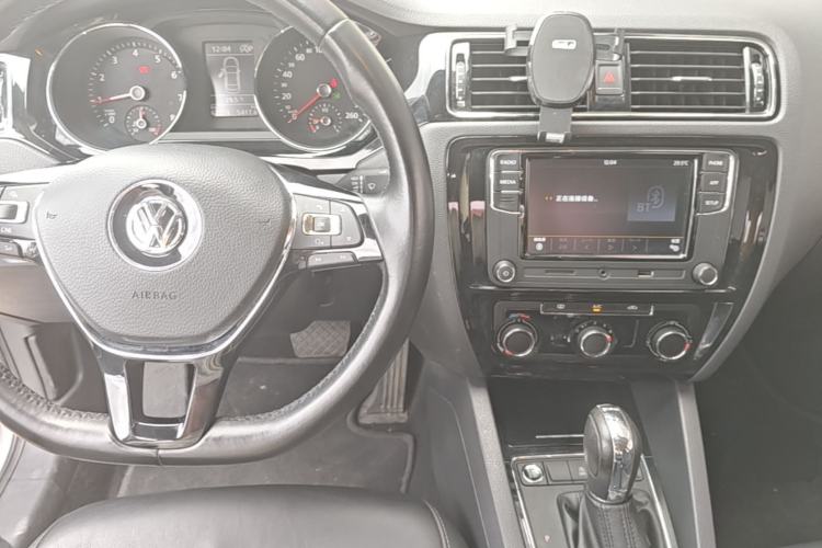 Used Volkswagen Sagitar 2018 280TSI DSG Comfort Model Center Console