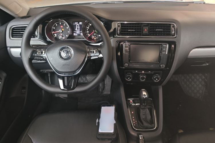 Used Volkswagen Sagitar 2018 180TSI DSG Prestige Edition Center Console