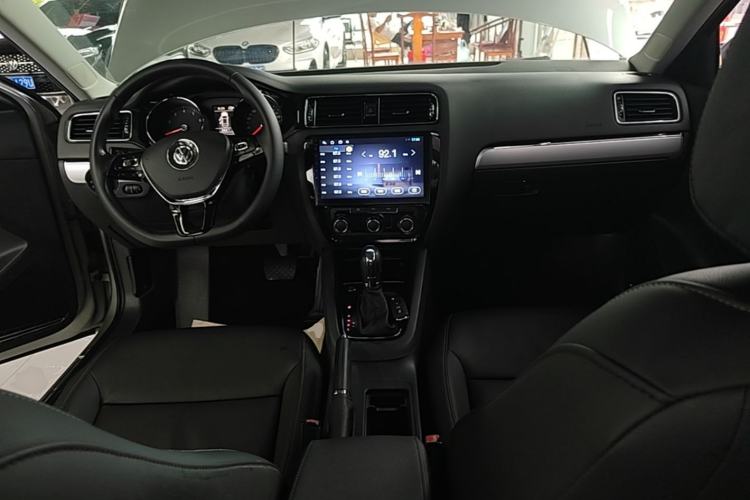 Used Volkswagen Sagitar 2018 280TSI DSG Comfort Model Center Console