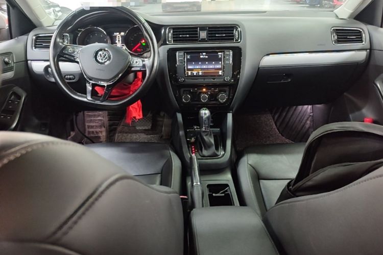 Used Volkswagen Sagitar 2018 280TSI DSG Ignite Edition Center Console