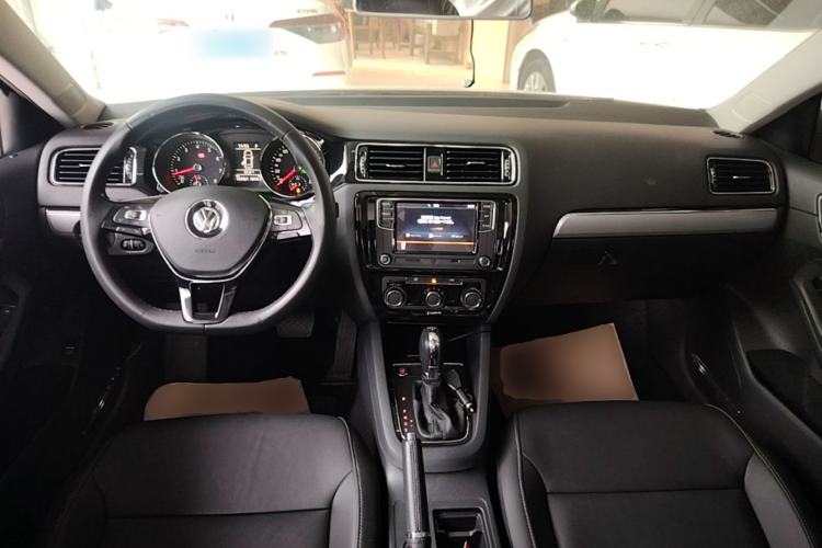 Used Volkswagen Sagitar 2018 280TSI DSG Comfort Model Center Console