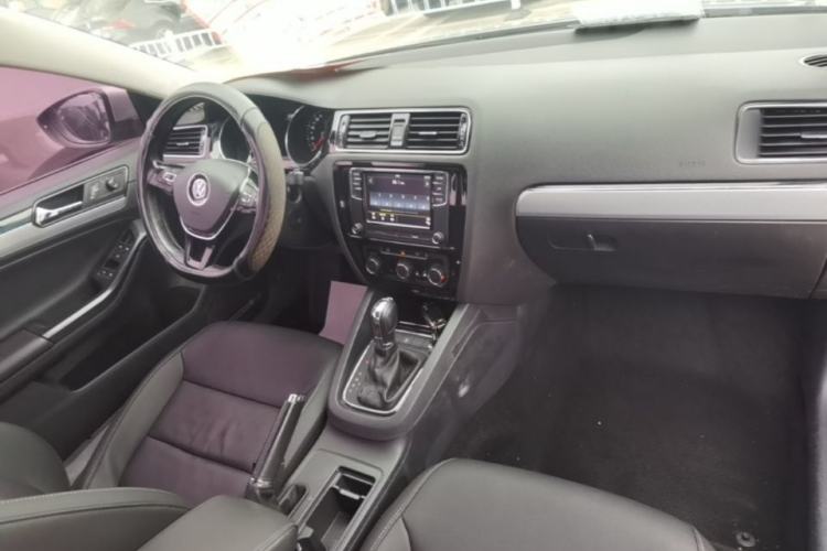 Used Volkswagen Sagitar 2018 280TSI DSG Ignite Edition Center Console