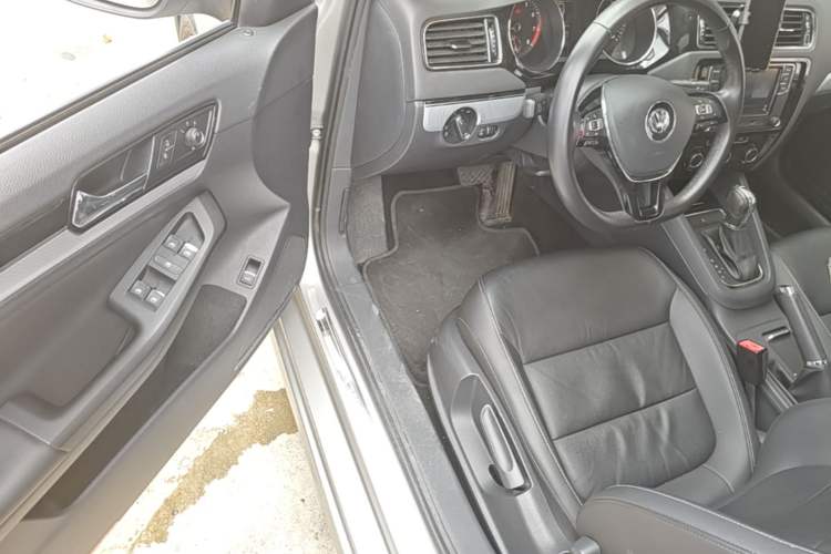 Used Volkswagen Sagitar 2018 280TSI DSG Comfort Model Driver Seat