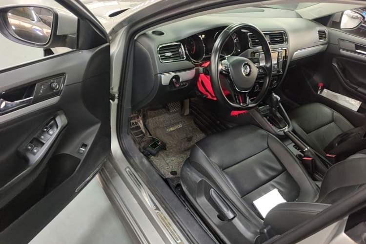 Used Volkswagen Sagitar 2018 280TSI DSG Ignite Edition Driver Seat