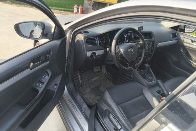 Used Volkswagen Sagitar 2018 280TSI DSG Ignite Edition Driver Seat