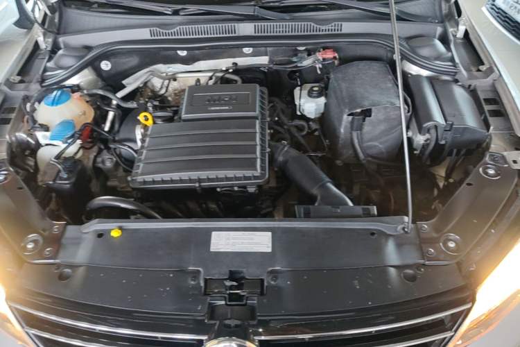 Used Volkswagen Sagitar 2018 1.6L Manual Comfort Model Engine Bay