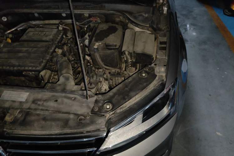 Used Volkswagen Sagitar 2018 1.6L Automatic Comfort Model Engine Bay Left