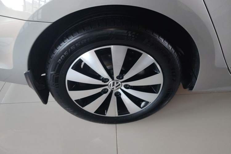Used Volkswagen Sagitar 2018 1.6L Manual Comfort Model Exterior 5
