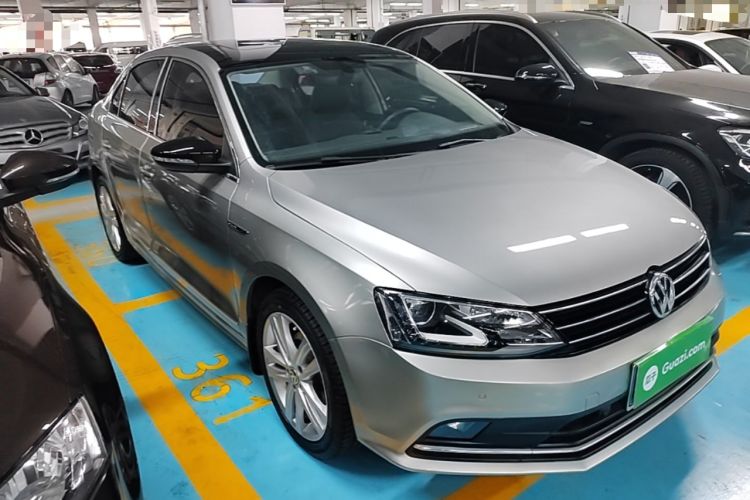 Used Volkswagen Sagitar 2018 280TSI DSG Luxury Model Front Right 45 Deg