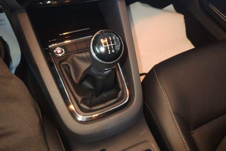 Used Volkswagen Sagitar 2018 1.6L Manual Comfort Model Gear Lever