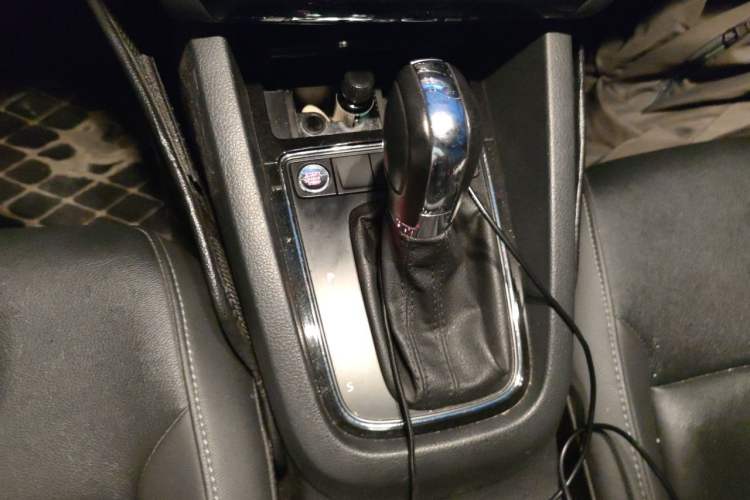 Used Volkswagen Sagitar 2018 1.6L Automatic Comfort Model Gear Lever
