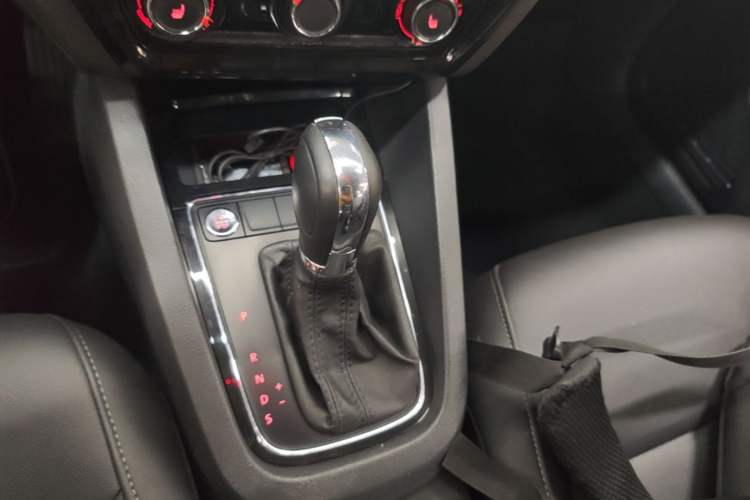 Used Volkswagen Sagitar 2018 1.6L Automatic Comfort Model Gear Lever