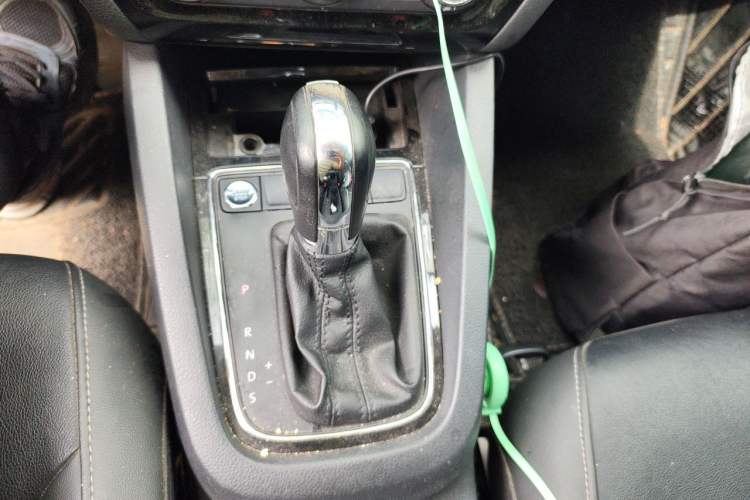 Used Volkswagen Sagitar 2018 1.6L Automatic Comfort Model Gear Lever