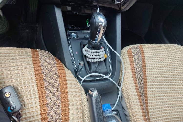 Used Volkswagen Sagitar 2018 280TSI DSG Ignite Edition Gear Lever