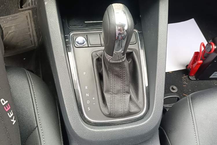 Used Volkswagen Sagitar 2018 1.6L Automatic Comfort Model Gear Lever