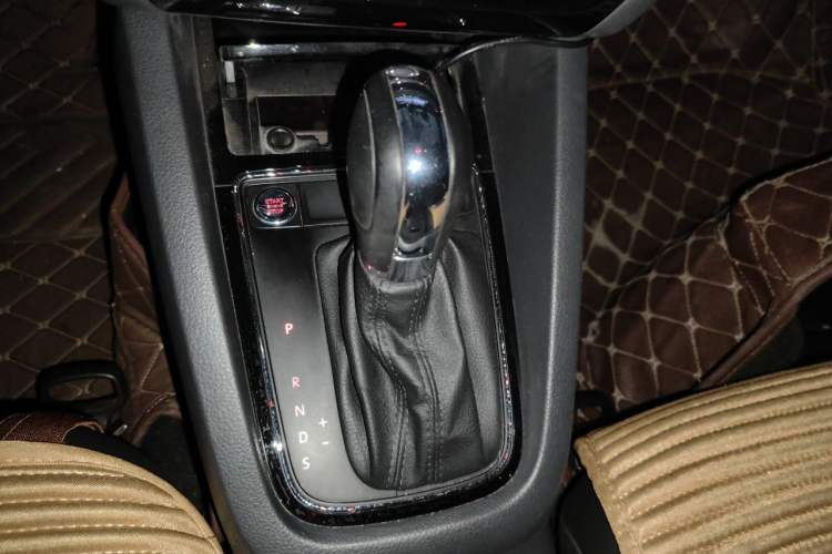 Used Volkswagen Sagitar 2018 1.6L Automatic Comfort Model Gear Lever