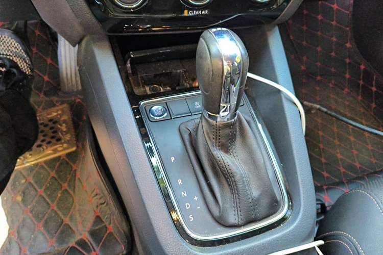 Used Volkswagen Sagitar 2018 280TSI DSG Luxury Model Gear Lever