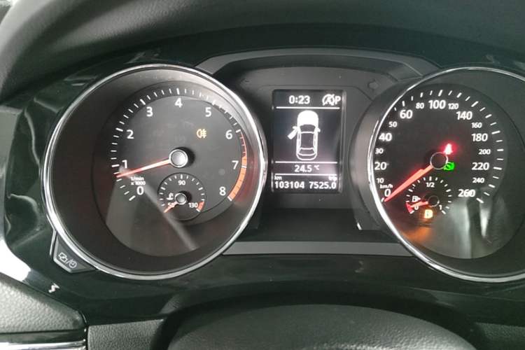 Used Volkswagen Sagitar 2018 280TSI DSG Comfort Model Instrument Cluster