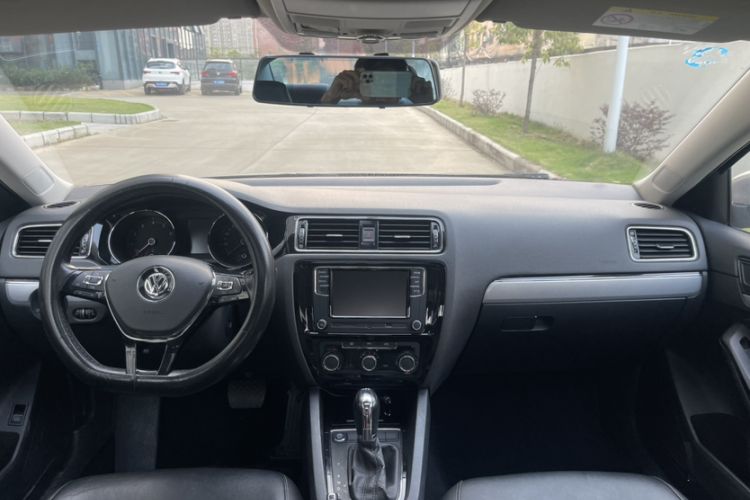 Used Volkswagen Sagitar 2018 280TSI DSG Ignite Edition Instrument Cluster