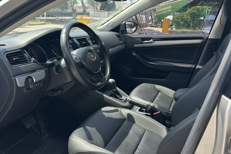 Used Volkswagen Sagitar 2018 1.6L Automatic Comfort Model Interior 1