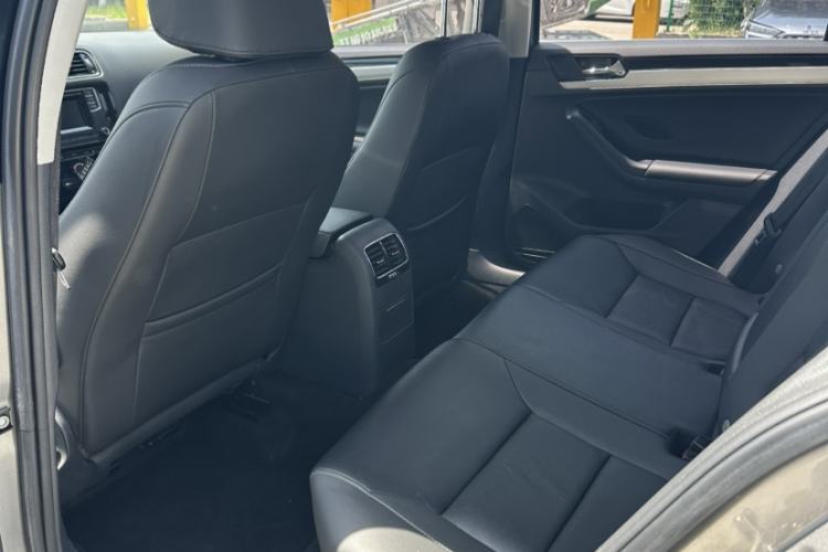 Used Volkswagen Sagitar 2018 1.6L Automatic Comfort Model Interior 3