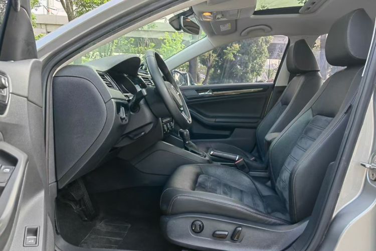 Used Volkswagen Sagitar 2018 280TSI DSG Luxury Model Interior 3