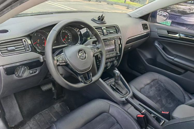 Used Volkswagen Sagitar 2018 280TSI DSG Luxury Model Interior 4