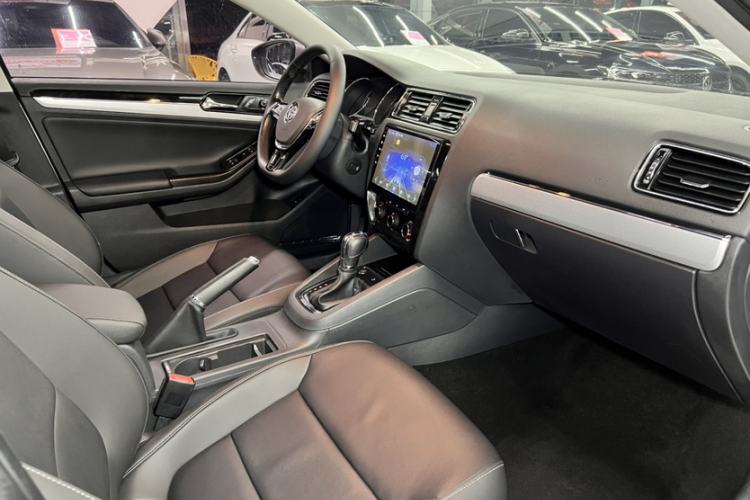 Used Volkswagen Sagitar 2018 280TSI DSG Comfort Model Interior 6