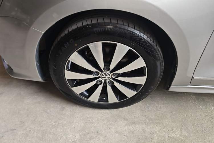 Used Volkswagen Sagitar 2018 180TSI DSG Prestige Edition Left Front Wheel Hub