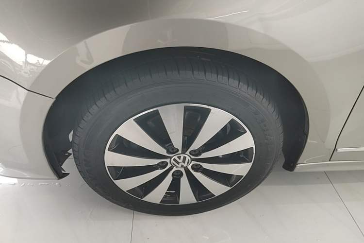 Used Volkswagen Sagitar 2018 280TSI DSG Comfort Model Left Front Wheel Hub