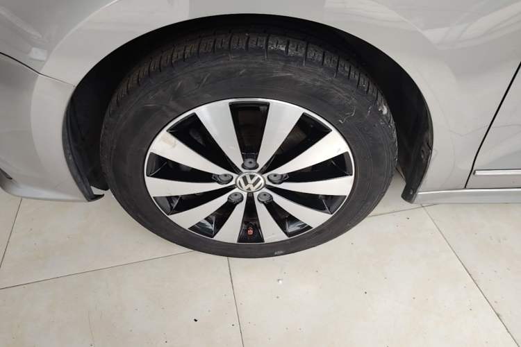 Used Volkswagen Sagitar 2018 280TSI DSG Comfort Model Left Front Wheel Hub