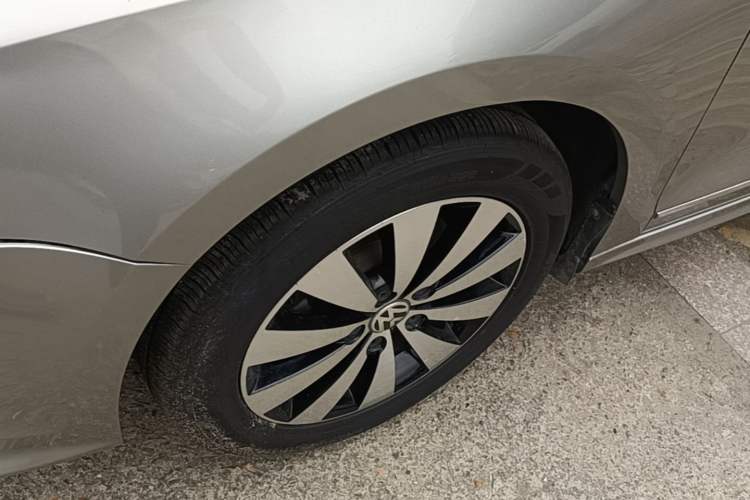 Used Volkswagen Sagitar 2018 1.6L Automatic Comfort Model Left Front Wheel Hub