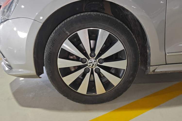 Used Volkswagen Sagitar 2018 1.6L Automatic Comfort Model Left Front Wheel Hub