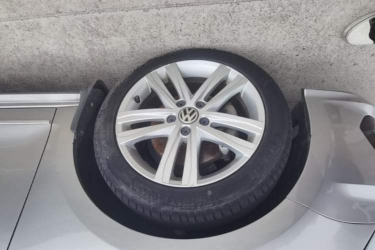Used Volkswagen Sagitar 2018 280TSI DSG Ignite Edition Left Front Wheel Hub