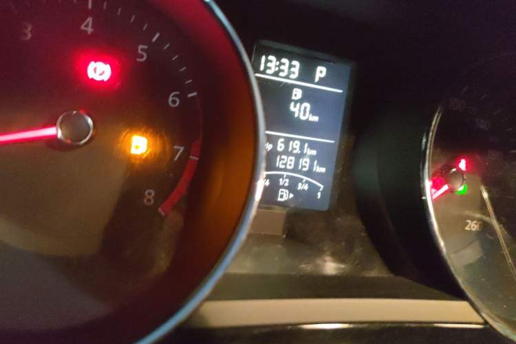 Used Volkswagen Sagitar 2018 1.6L Automatic Comfort Model Odometer Close Up