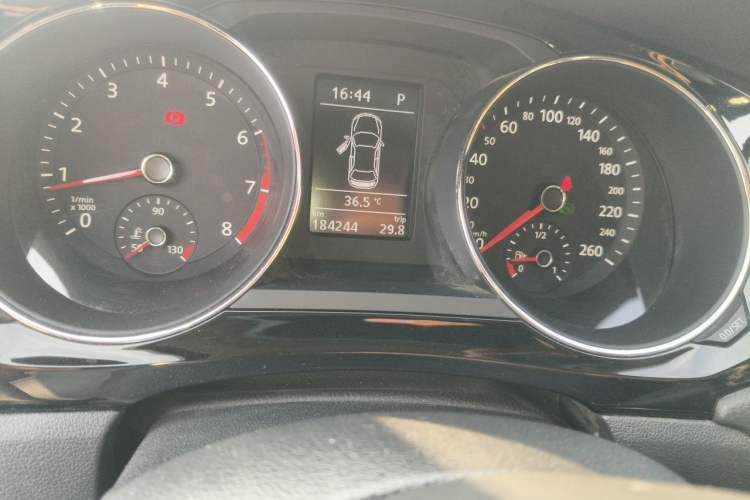 Used Volkswagen Sagitar 2018 280TSI DSG Ignite Edition Odometer Close Up