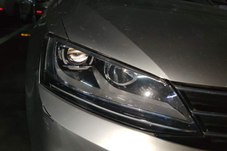 Used Volkswagen Sagitar 2018 1.6L Automatic Comfort Model Right Front Headlight
