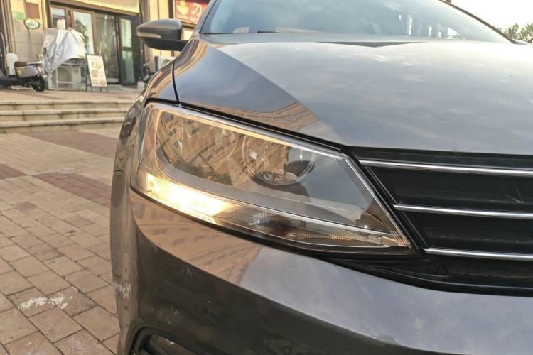 Used Volkswagen Sagitar 2018 280TSI DSG Comfort Model Right Front Headlight