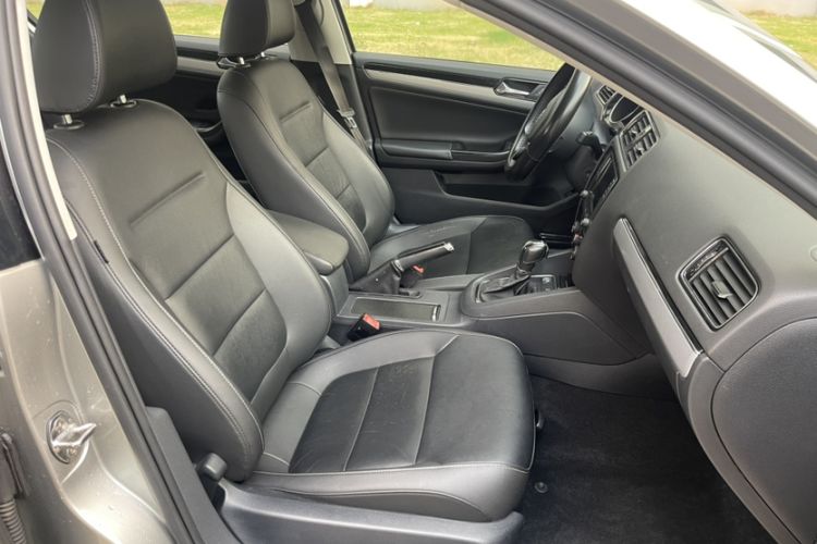 Used Volkswagen Sagitar 2018 280TSI DSG Ignite Edition Right Front Seat