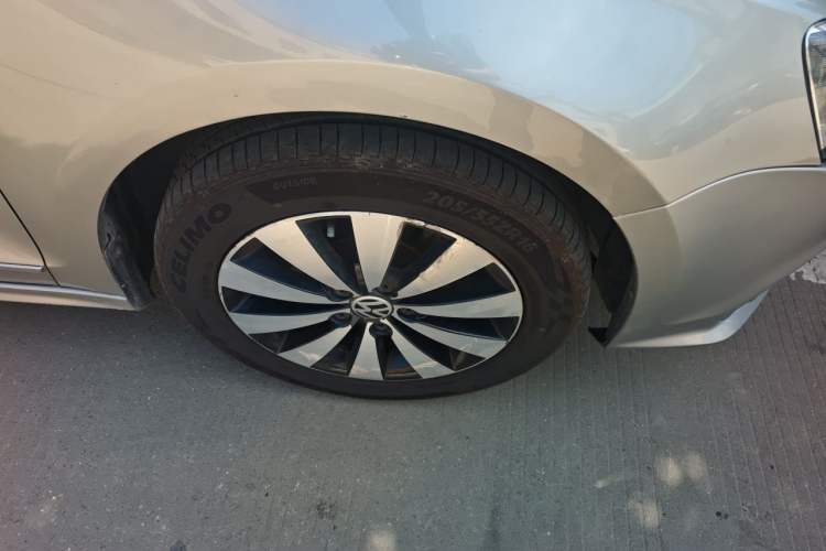 Used Volkswagen Sagitar 2018 1.6L Automatic Comfort Model Right Front Wheel Hub
