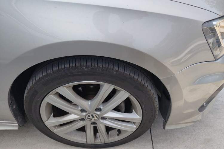 Used Volkswagen Sagitar 2018 280TSI DSG Ignite Edition Right Front Wheel Hub