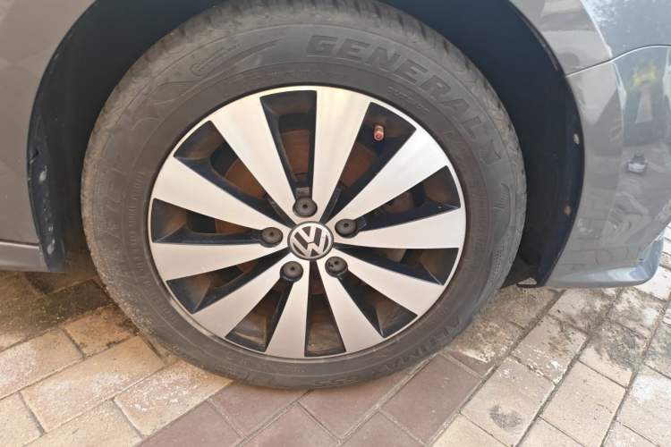 Used Volkswagen Sagitar 2018 280TSI DSG Comfort Model Right Front Wheel Hub