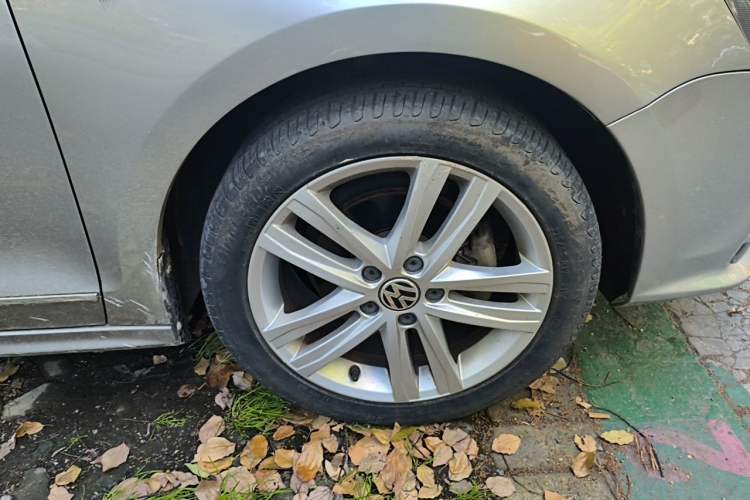 Used Volkswagen Sagitar 2018 280TSI DSG Luxury Model Right Front Wheel Hub
