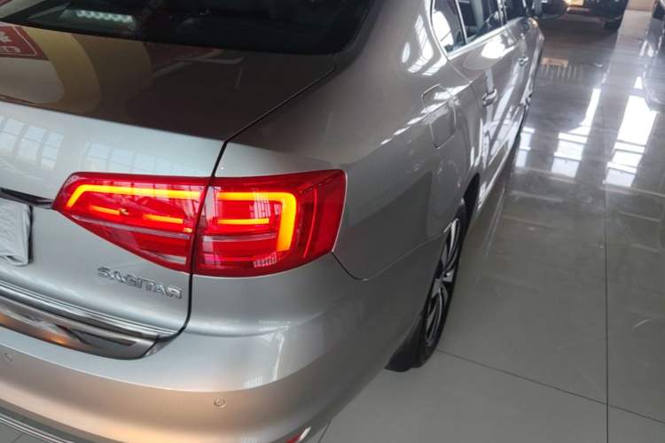 Used Volkswagen Sagitar 2018 1.6L Manual Comfort Model Right Rear Taillight